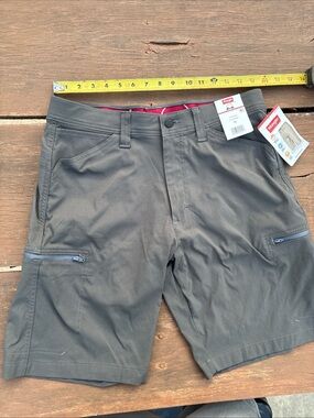 Wrangler Men's size 32 waist Gray Cargo Shorts with Zippered Pockets